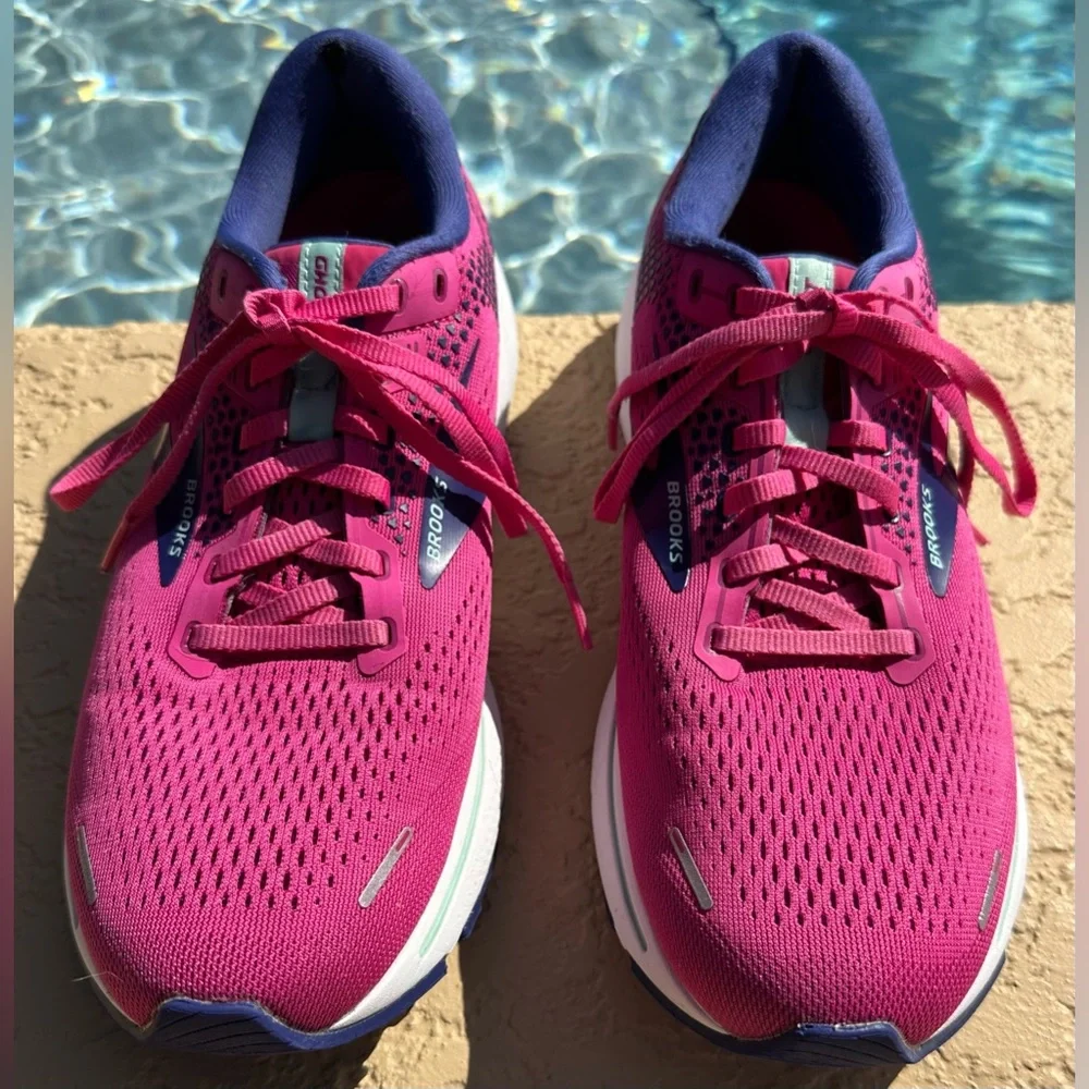 Brooks Ghost 14 Pink Fuchsia Yucca Navy Running Shoes Women’s Size 11.5 CLEAN